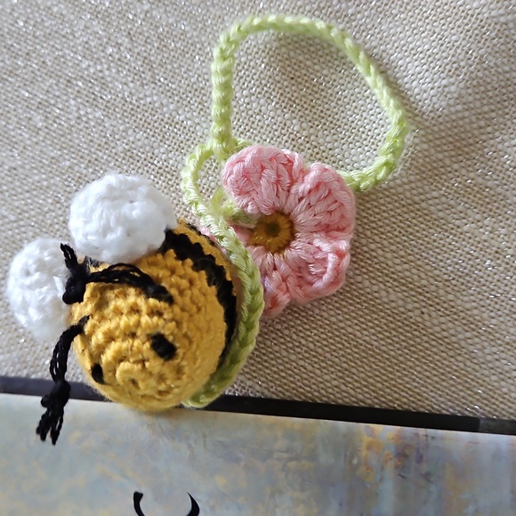 Handmade Bee Bookmark - Picture 6 of 6